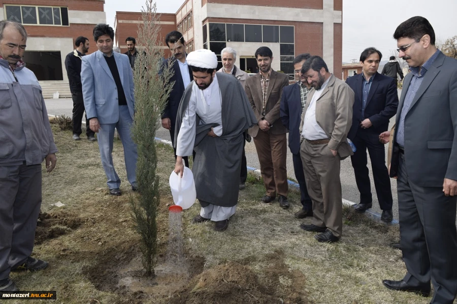 در آستانه هفته منابع طبیعی مراسم روز درختکاری در دانشگاه فنی و حرفه ای استان خراسان رضوی برگزار شد. 4