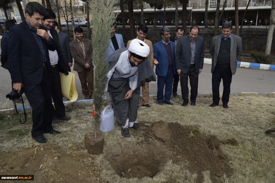 در آستانه هفته منابع طبیعی مراسم روز درختکاری در دانشگاه فنی و حرفه ای استان خراسان رضوی برگزار شد. 5