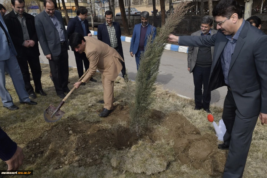 در آستانه هفته منابع طبیعی مراسم روز درختکاری در دانشگاه فنی و حرفه ای استان خراسان رضوی برگزار شد. 7