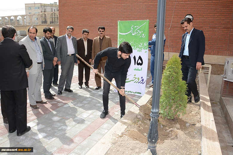 آئین درختکاری ، با هدف ترویج فرهنگ درختکاری و تحقق شعار " هر دانشجو یک درخت" در دانشکده فنی شهید منتظری مشهد برگزار شد. 4