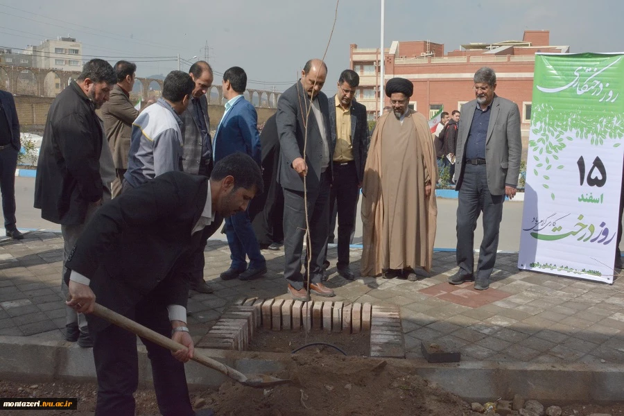 آئین کاشت نهال به مناسبت 15 اسفند، روز درختکاری در دانشکده فنی شهید منتظری مشهد برگزار شد 8